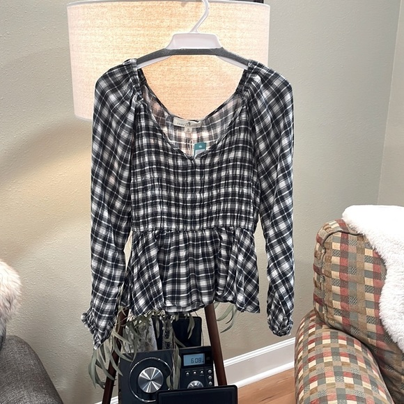 DAISY & Delilah Peplum Crop top Stitch Fix - Picture 2 of 5